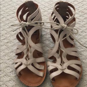 Flat tied sandals